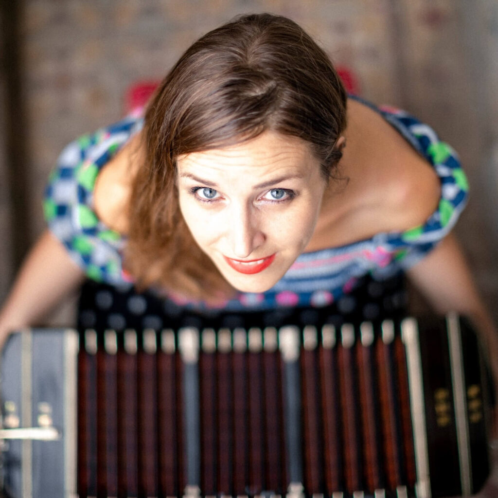 Stine Engen playin the bandoneon